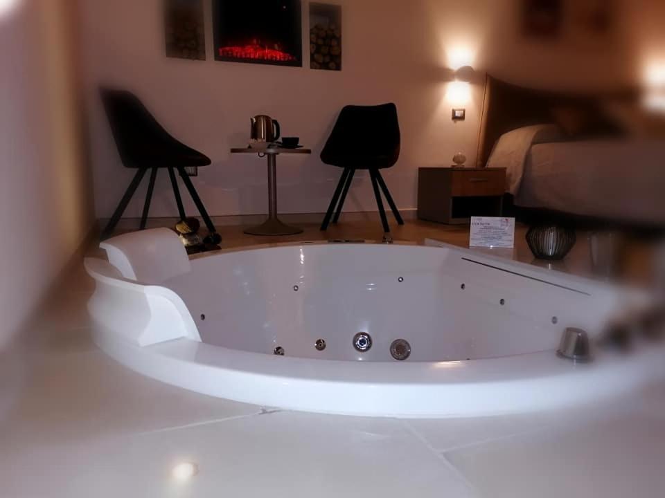 Lux Suite Tarento Exterior foto