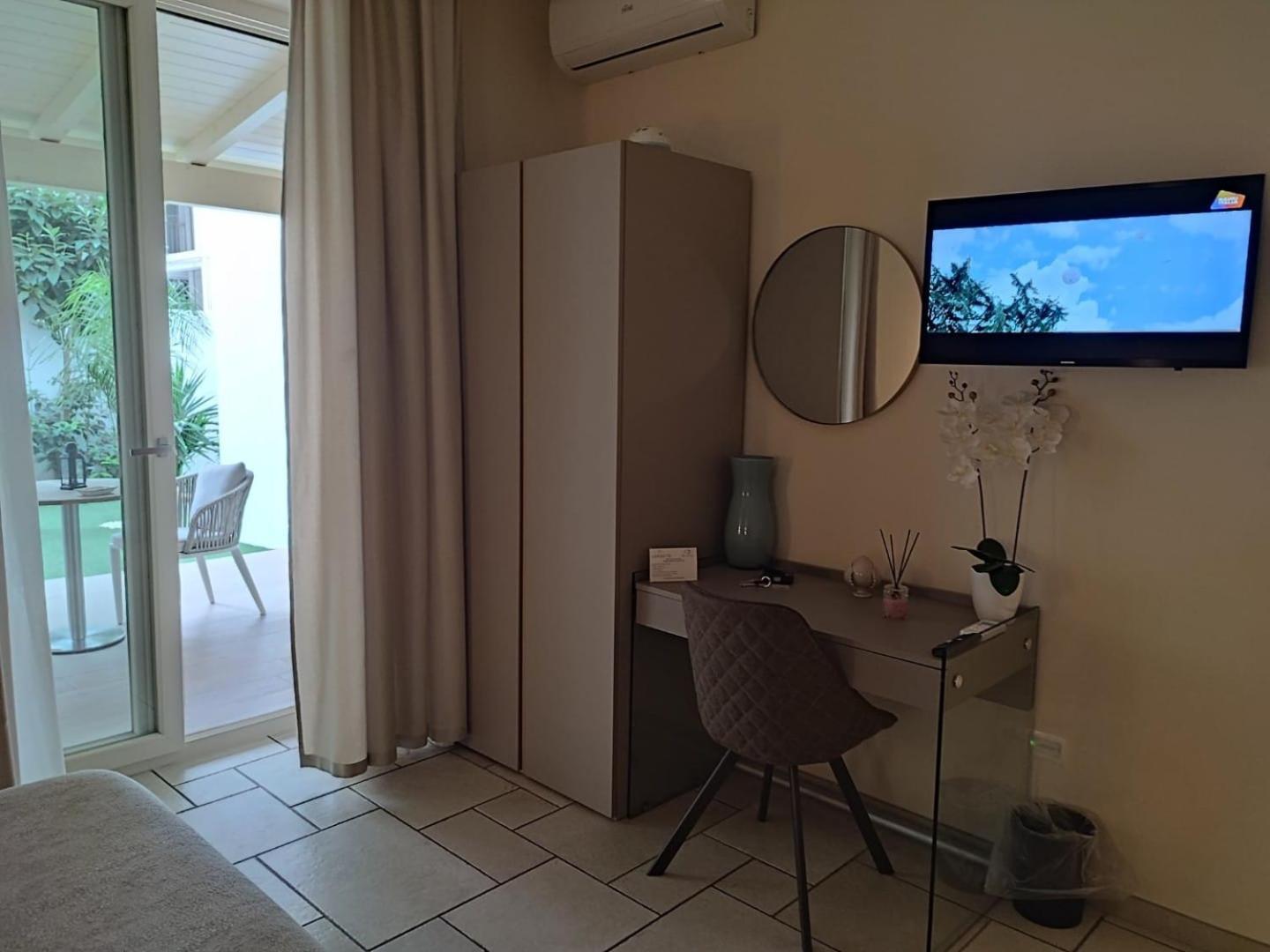 Lux Suite Tarento Exterior foto